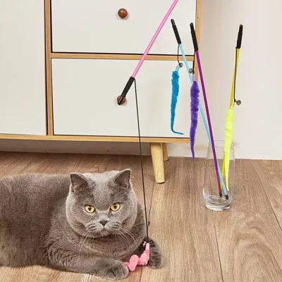 Foto do anúncio: Brinquedo Varinha Colorida 40cm com Cordinha e Guizo Sonoro para Brincar com Gato Adulto ou Filhote