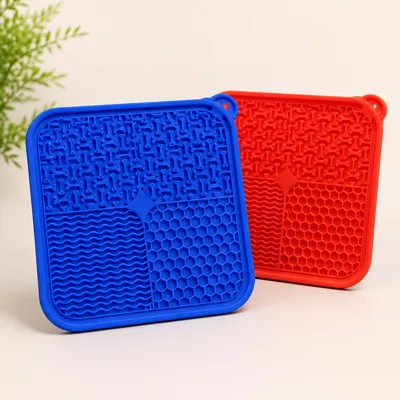 Foto do anúncio: Tapete Lamber Pet Silicone 20x20cm Comedouro Lento Interativo para Cachorro Gato com Ventosas