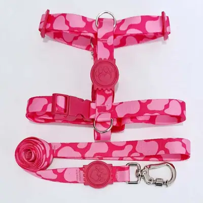 Foto do anúncio: Peitoral H Anti-puxão estampa girafa todo rosa para cachorro